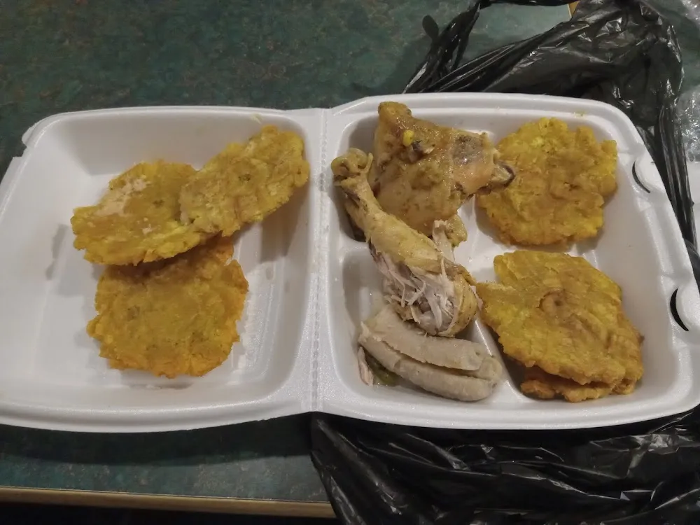 Pollo Al Caldero Guineitos Y Tostones